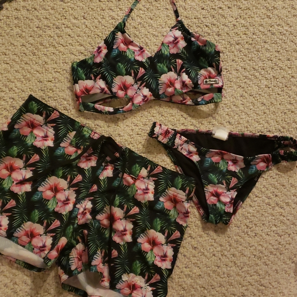 Floral nwot bikini matching shorts